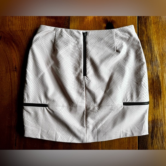 Lovers + Friends faux leather mini skirt. Size XS - Picture 7 of 11